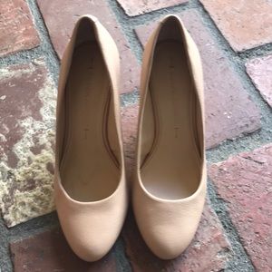 Banana republic Pale Pink Wedges size 5